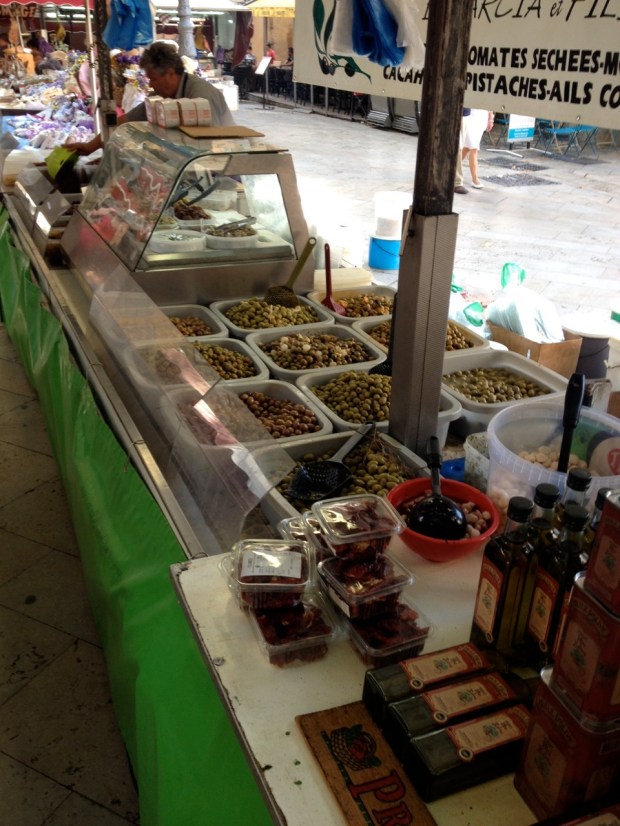 Not your average American can of olives.