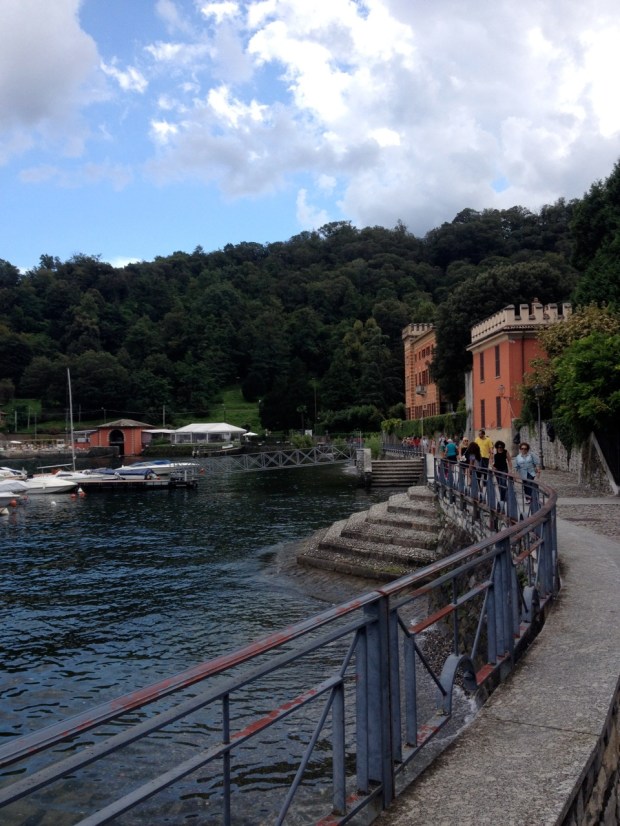 We walked to the far end of this edge of the lake and then up into the hill towards Villa del Balbianello.